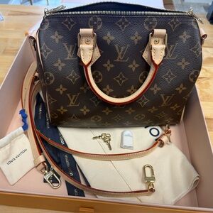 PERFECT condition Louis Vuitton Monogram Speedy 25
